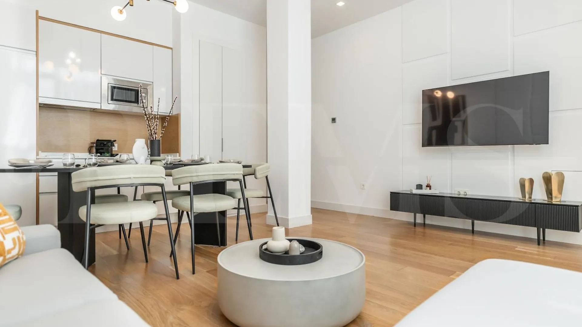 מאלגה Artistic And Spacious Apartment By Rems 0*,